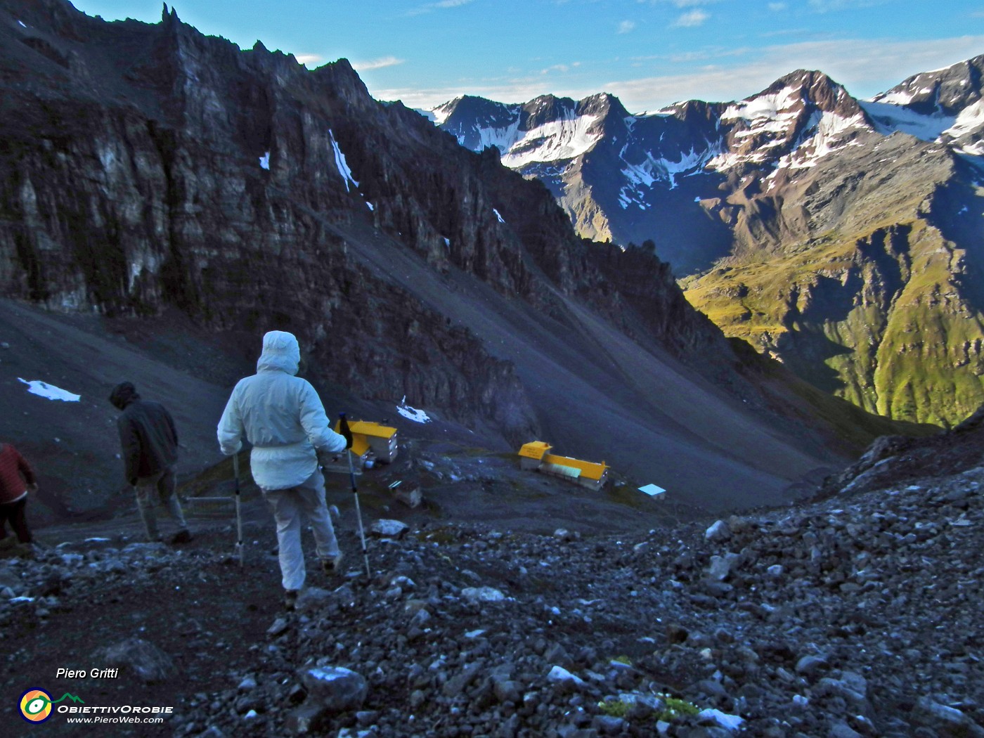 83 Dalla vedretta scendiamo al rifugio.JPG